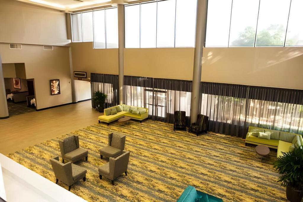 Ontario Gateway Hotel Exterior foto